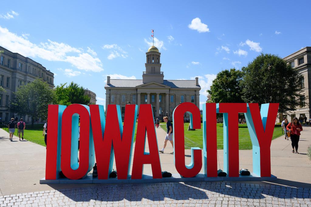 Dump trailer rental in Iowa City, Iowa